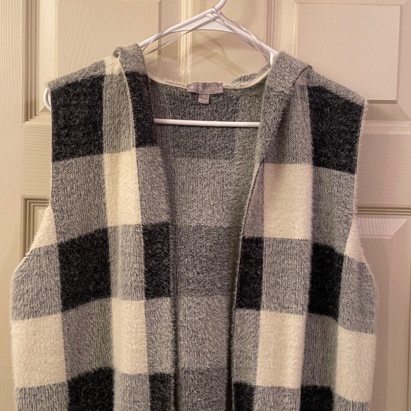 Evolution Long Cardigan Sleeveless Buffalo Plaid Black Gray White Fluffy SZ XL - Picture 3 of 11